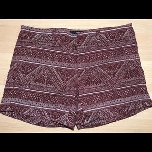American Eagle Midi Stretch Maroon Shorts